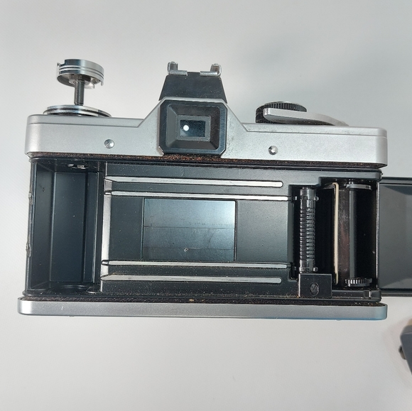 Praktica L 35mm Film Camera, German, Pentacon, 1969-75, Meyer-Optik Görlitz Lens - Picture 6 of 9